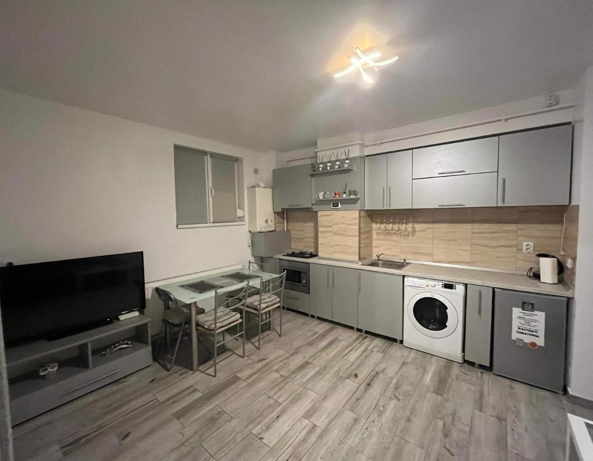Modern & Elegant Apartament Craiova Exterior photo